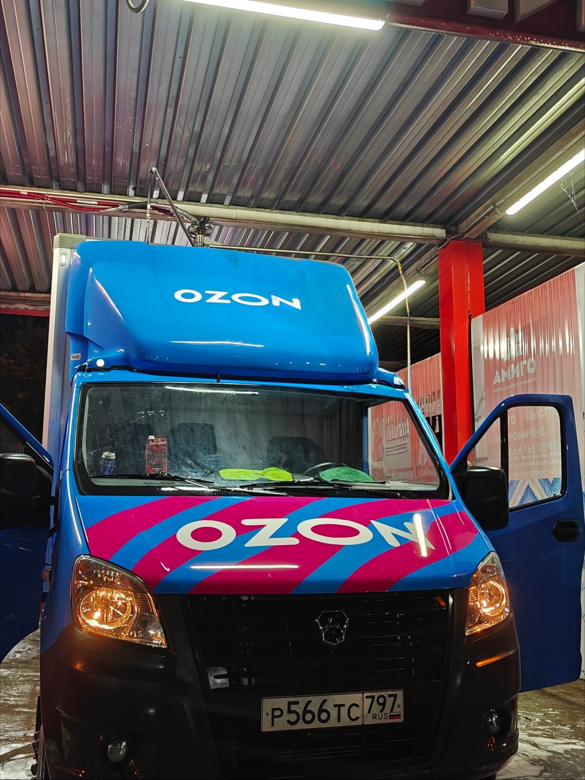 Фургон Ozon на складе